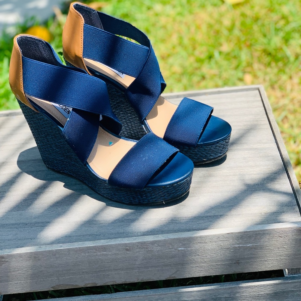 STEVE MADDEN Navy Blue w/ Cognac Wedges